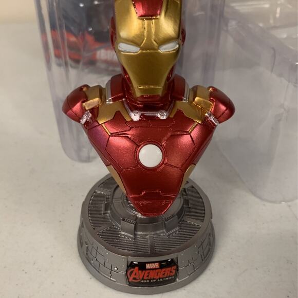 Avengers: Age of Ultron Light Up Paperweight Bust Iron Man - Picture 5 of 10